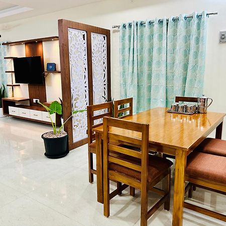 Truelife - 3Bhk Family Suites - Ps4 Pure Veg Restaurant On The Way To Balaji Temple - 2500 Sft Large Signature Apartment - Modular Kitchen - Super Fast Wifi, Smart Tv, 250 Jio Channels - Parking - Easy Access To All Temples - Top Service With Lots Of Tirupati Eksteriør bilde