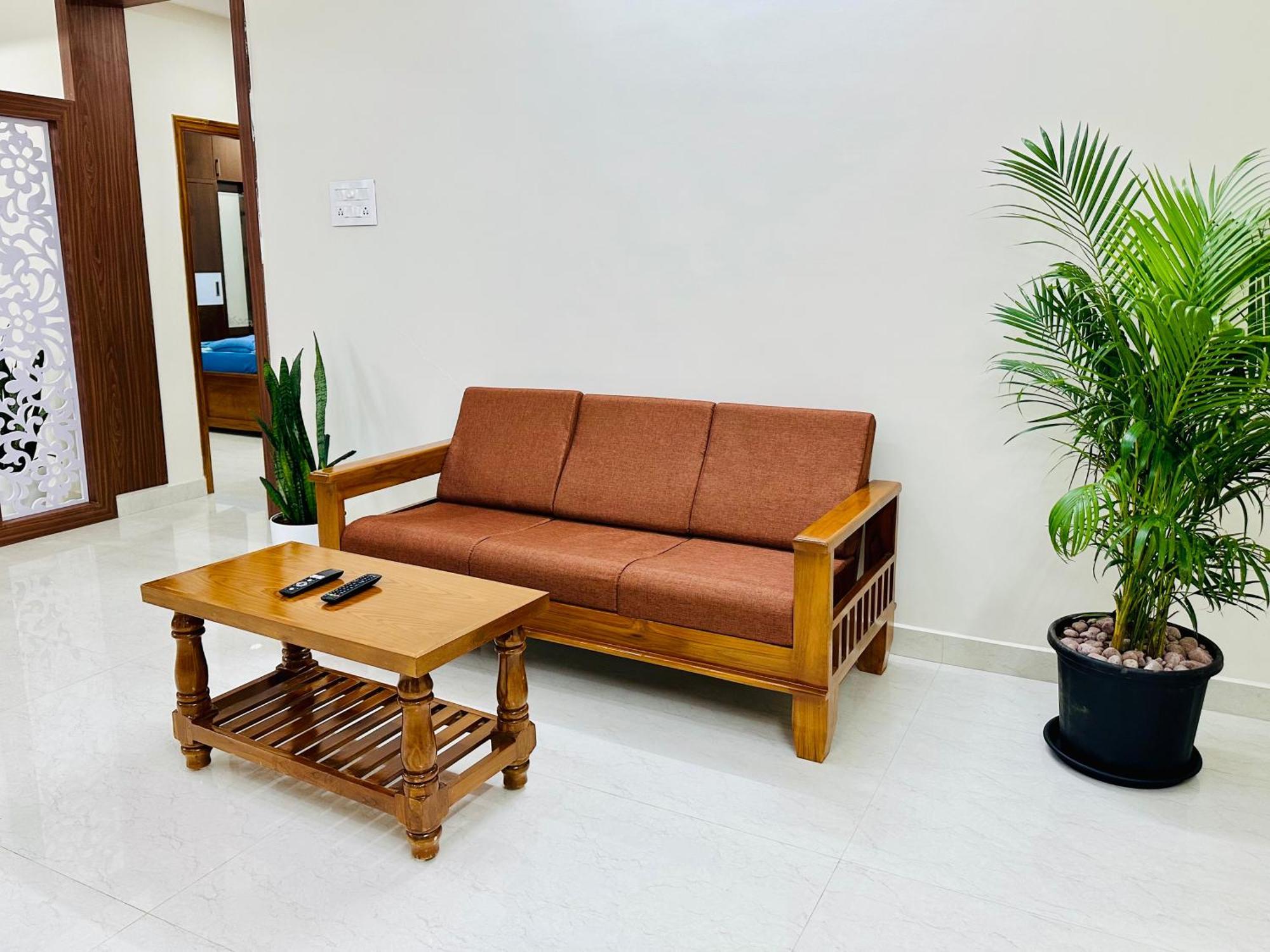 Truelife - 3Bhk Family Suites - Ps4 Pure Veg Restaurant On The Way To Balaji Temple - 2500 Sft Large Signature Apartment - Modular Kitchen - Super Fast Wifi, Smart Tv, 250 Jio Channels - Parking - Easy Access To All Temples - Top Service With Lots Of Tirupati Eksteriør bilde