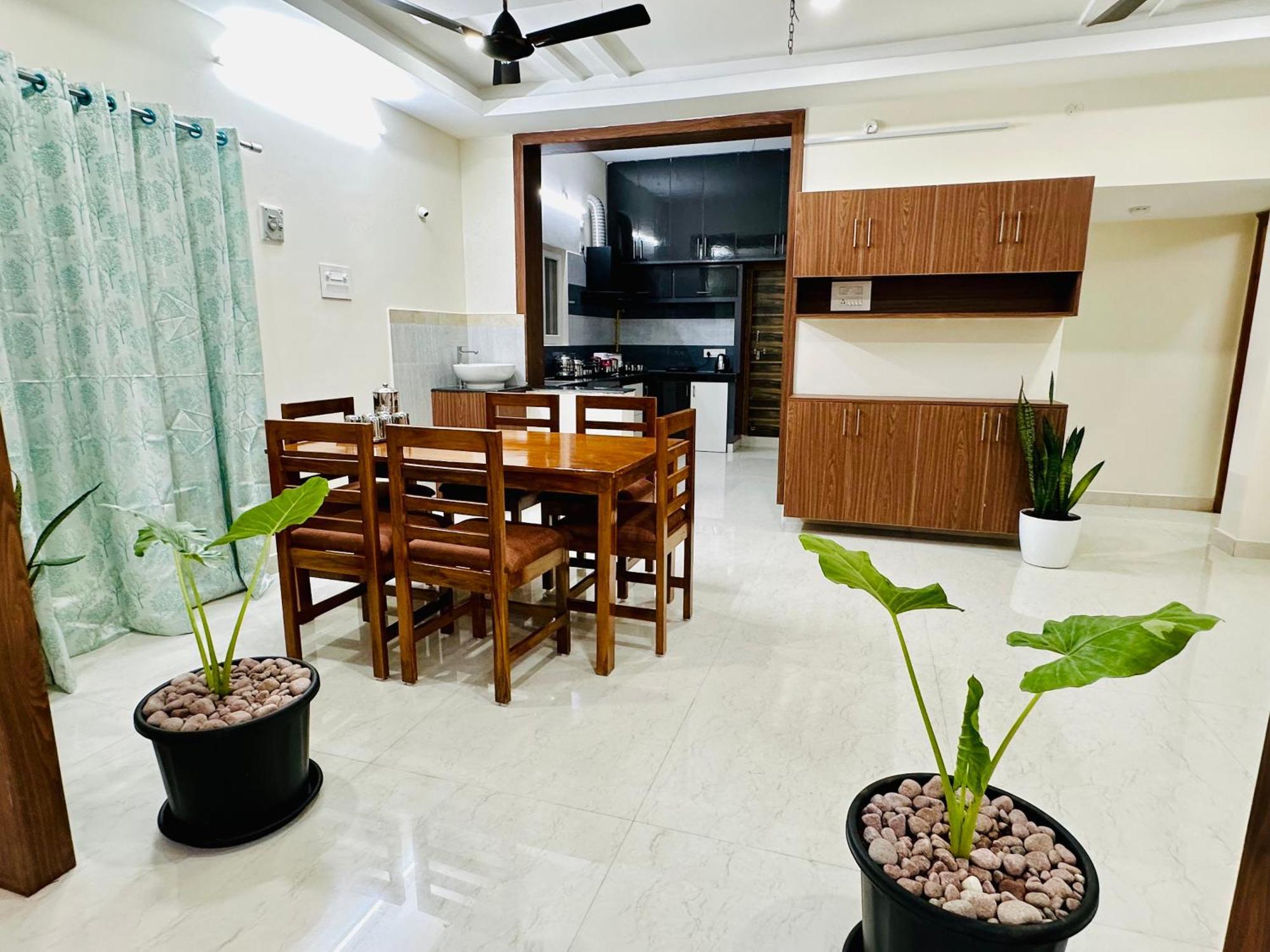 Truelife - 3Bhk Family Suites - Ps4 Pure Veg Restaurant On The Way To Balaji Temple - 2500 Sft Large Signature Apartment - Modular Kitchen - Super Fast Wifi, Smart Tv, 250 Jio Channels - Parking - Easy Access To All Temples - Top Service With Lots Of Tirupati Eksteriør bilde