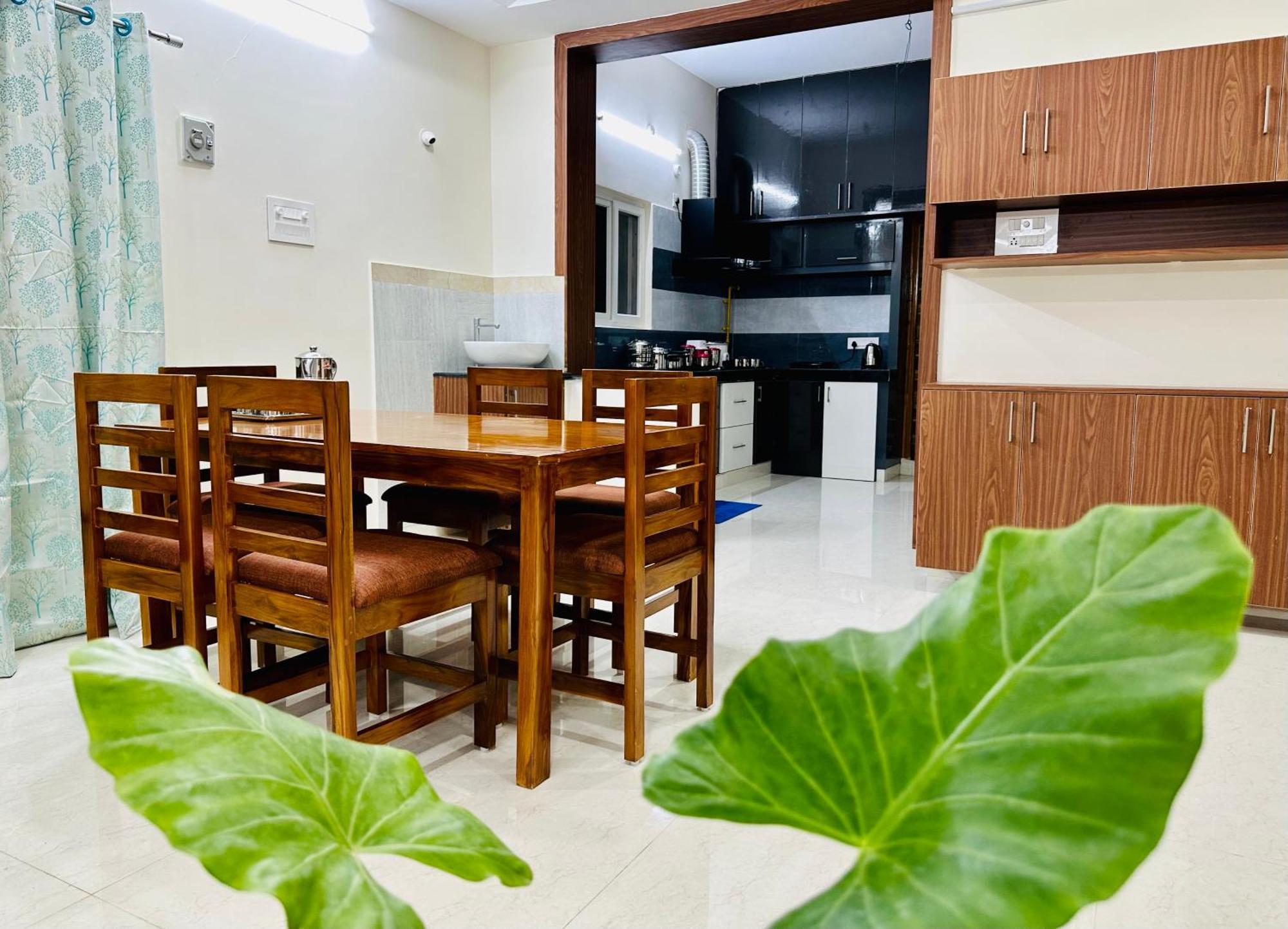 Truelife - 3Bhk Family Suites - Ps4 Pure Veg Restaurant On The Way To Balaji Temple - 2500 Sft Large Signature Apartment - Modular Kitchen - Super Fast Wifi, Smart Tv, 250 Jio Channels - Parking - Easy Access To All Temples - Top Service With Lots Of Tirupati Eksteriør bilde