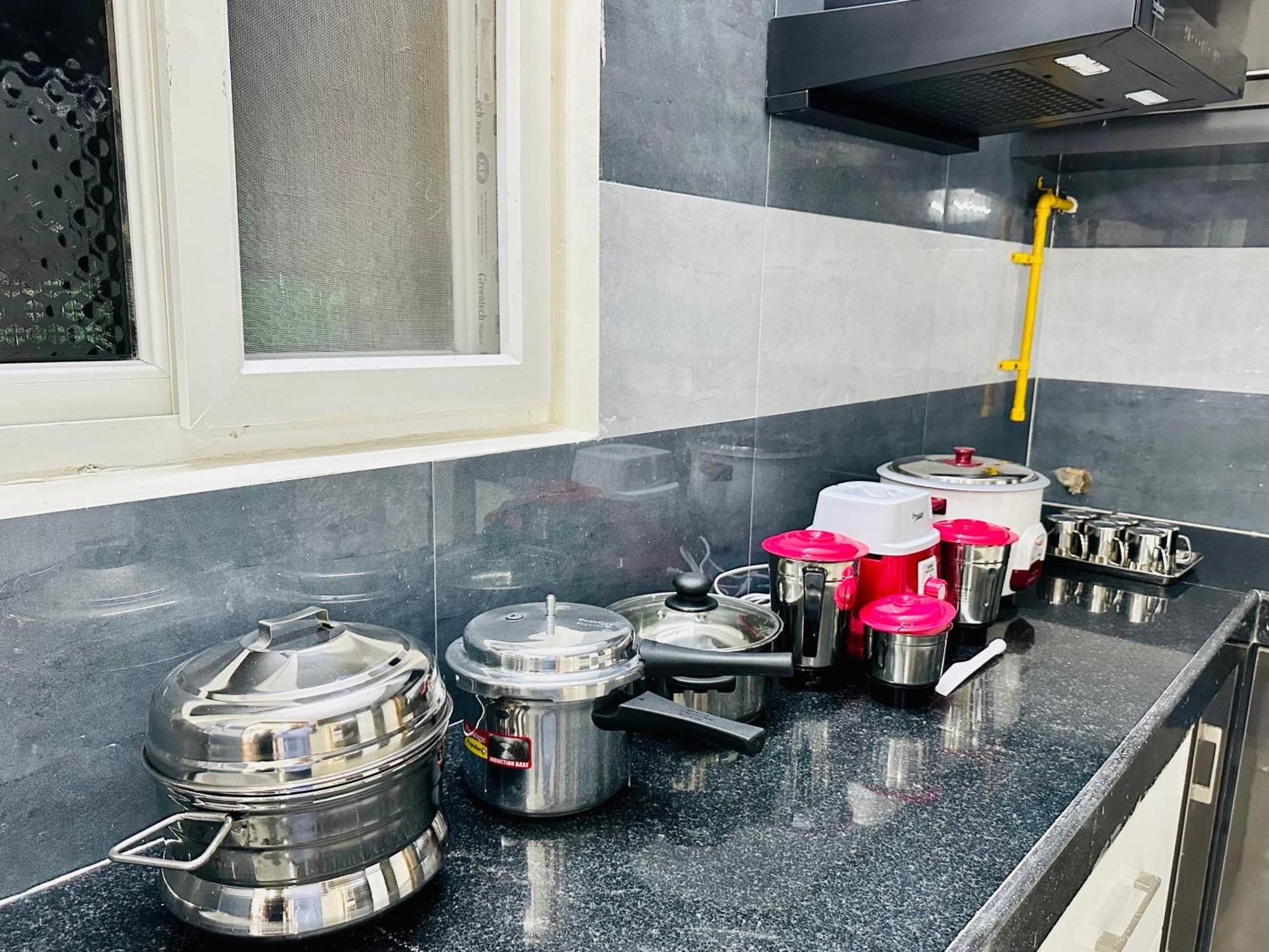 Truelife - 3Bhk Family Suites - Ps4 Pure Veg Restaurant On The Way To Balaji Temple - 2500 Sft Large Signature Apartment - Modular Kitchen - Super Fast Wifi, Smart Tv, 250 Jio Channels - Parking - Easy Access To All Temples - Top Service With Lots Of Tirupati Eksteriør bilde