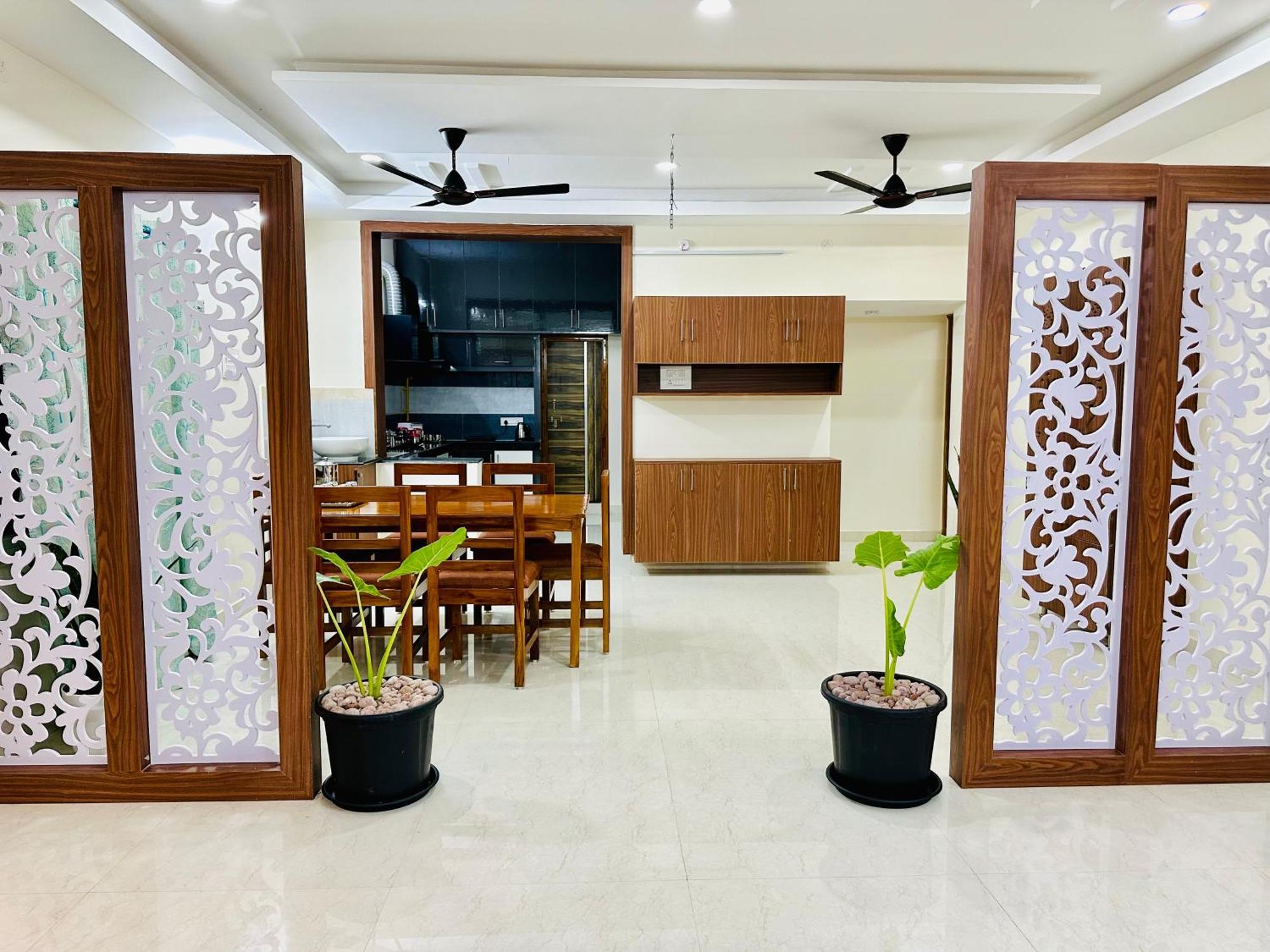 Truelife - 3Bhk Family Suites - Ps4 Pure Veg Restaurant On The Way To Balaji Temple - 2500 Sft Large Signature Apartment - Modular Kitchen - Super Fast Wifi, Smart Tv, 250 Jio Channels - Parking - Easy Access To All Temples - Top Service With Lots Of Tirupati Eksteriør bilde