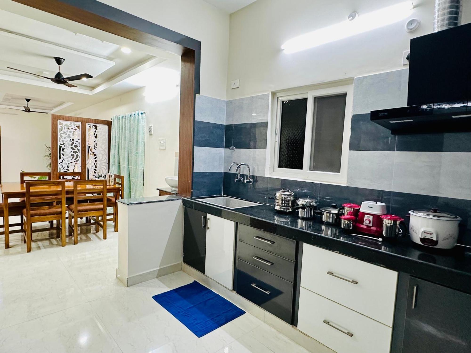 Truelife - 3Bhk Family Suites - Ps4 Pure Veg Restaurant On The Way To Balaji Temple - 2500 Sft Large Signature Apartment - Modular Kitchen - Super Fast Wifi, Smart Tv, 250 Jio Channels - Parking - Easy Access To All Temples - Top Service With Lots Of Tirupati Eksteriør bilde