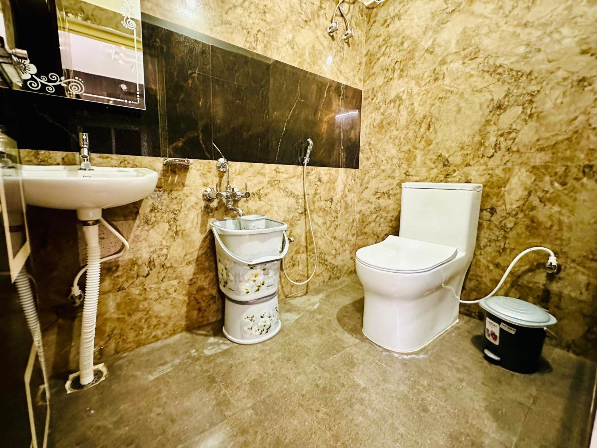 Truelife - 3Bhk Family Suites - Ps4 Pure Veg Restaurant On The Way To Balaji Temple - 2500 Sft Large Signature Apartment - Modular Kitchen - Super Fast Wifi, Smart Tv, 250 Jio Channels - Parking - Easy Access To All Temples - Top Service With Lots Of Tirupati Eksteriør bilde
